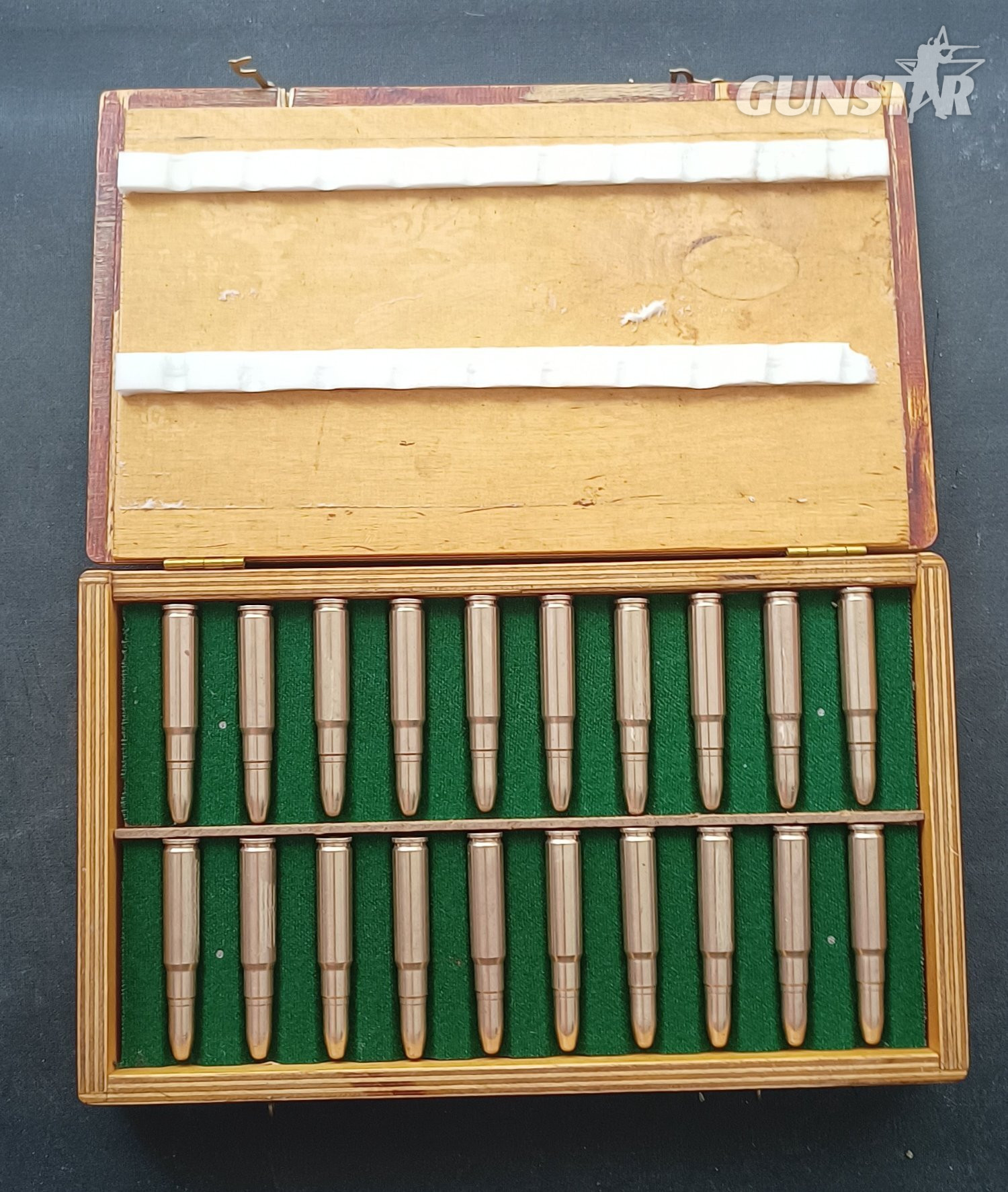 Antique & Militaria in 