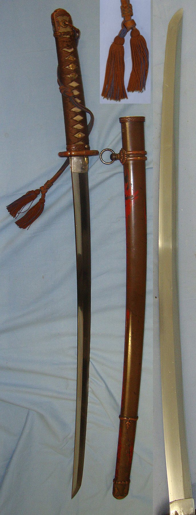  ANCIENT C1700 BLADE**WW2 Smith Signed Tang ‘So (Kyudai Den Judai Me) ‘2 Ways To Read) Minamoto Nobu Kuni Kyudai Me’ Japanese Army Officer’s Type 98 Gunto With Samurai Silver Family Mon Badge, Rank Tassel, Scabbard Bag / Cover & Expert Assessment S Sword