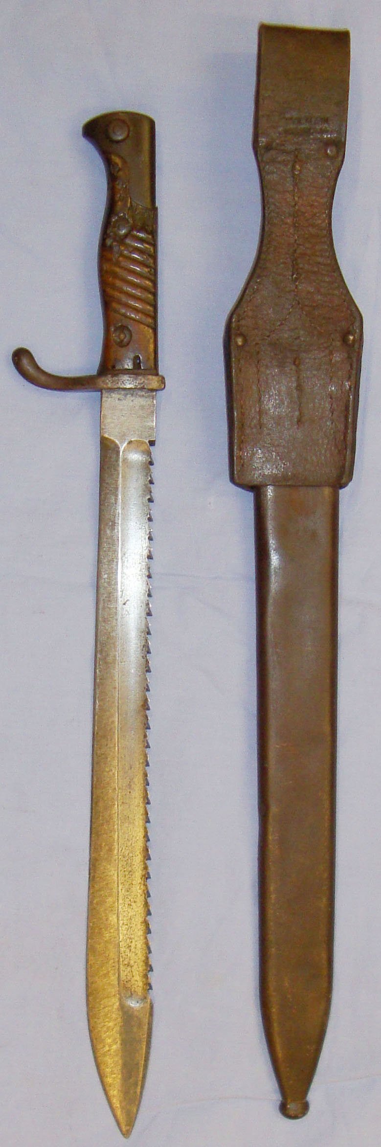  German WWII ‘M1898/05 Sawback ‘Butcher’ Bayonet Scabbard & Leather Frog. 20122. Bayonet