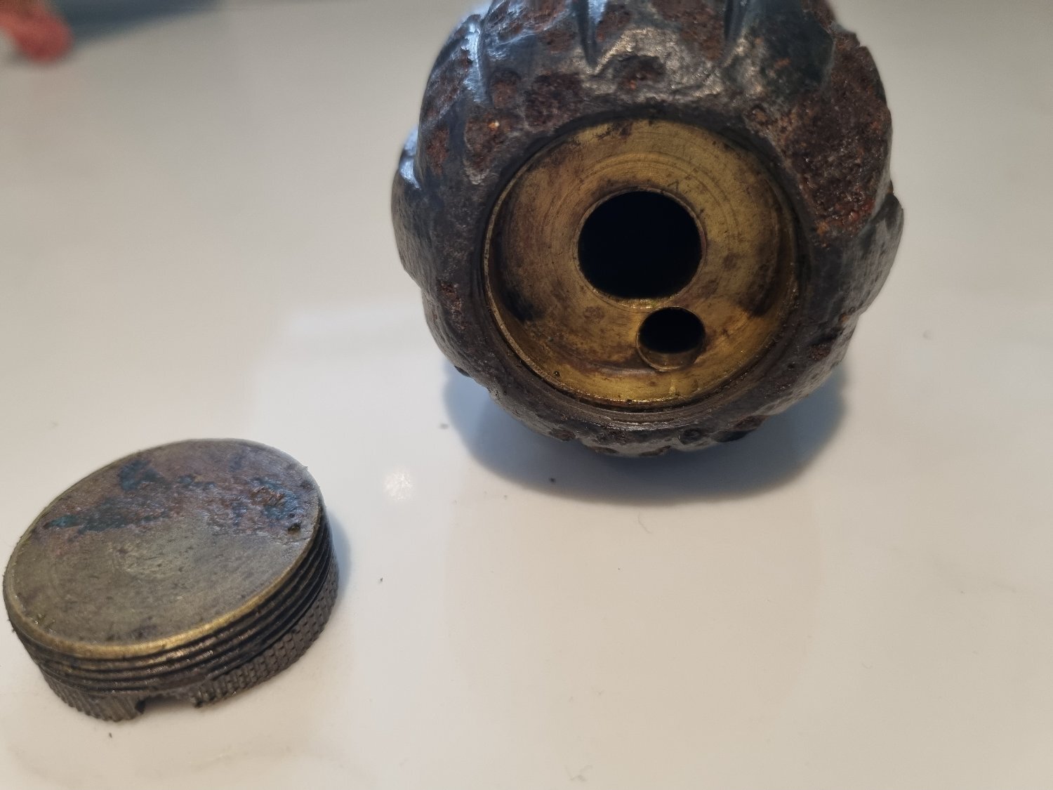 Antique & Militaria - {CATEGORY}