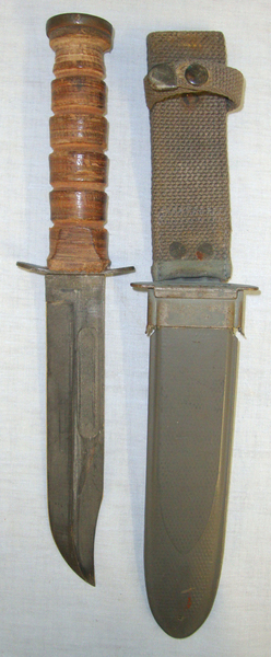  WW2 MK 2 U.S. Navy MK 2 Robeson Cutlery Company (RCC) Ka-Bar Fighting Knife With USN Mark 2 Grey Plastic Scabbard By BM Co (Beckwith Manufacturing Company & VP (Victory Plastics). Knive
