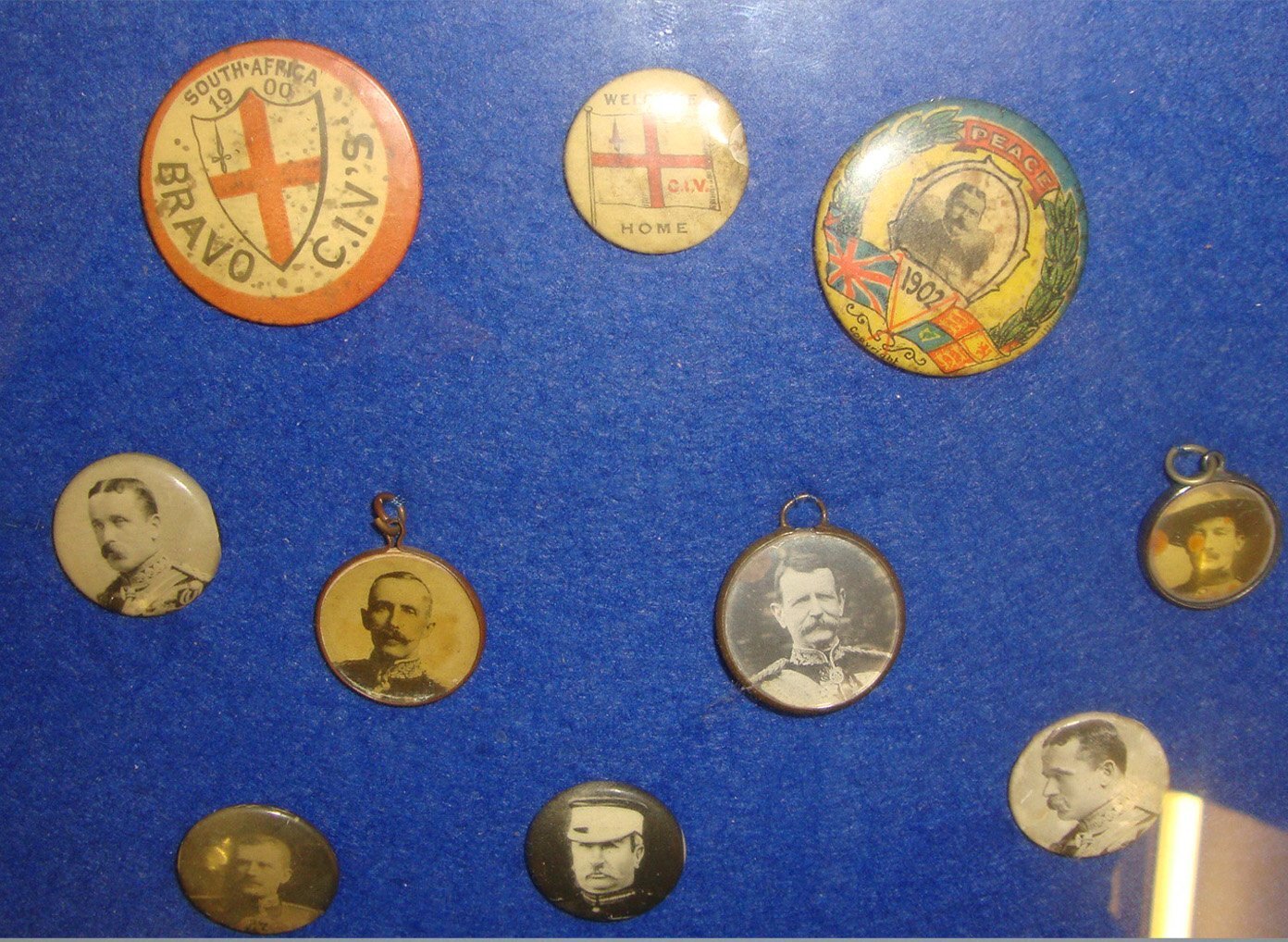 A Framed Collection Of Original Colourful Victorian Boer War Home Front / Recruitment / Propaganda Celluloid Wrapped Tin Pin Badges & Pendants. MISC 1014 - MISC 1014 A Framed Collection Of Original Colourful Victorian Boer War Home Front / Recruitment / Propaganda Celluloid Wrapped Tin Pin Badges & Pendants. MISC 1014 - MISC 1014 Antique & Militaria