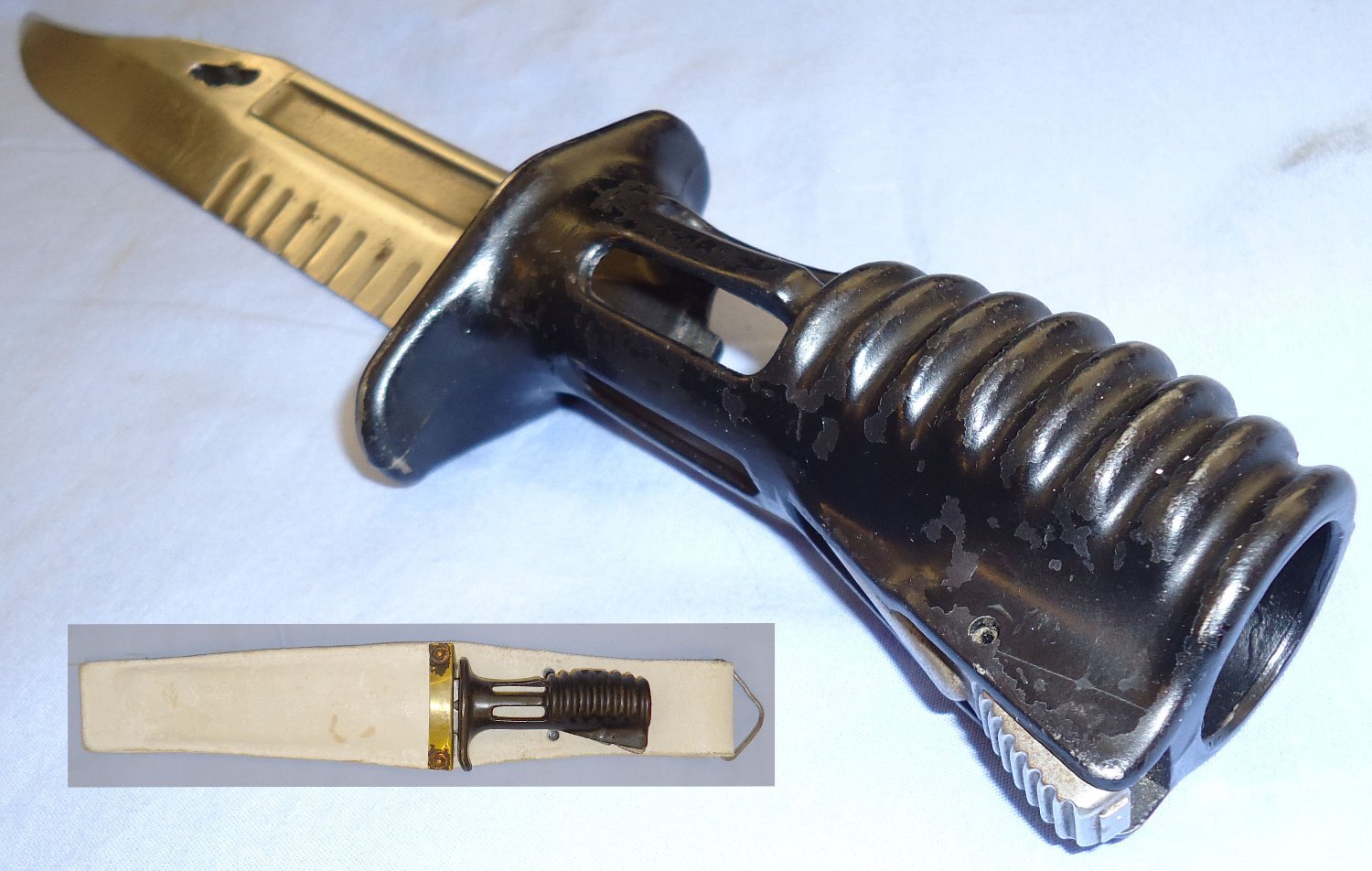 British L1A3 Bayonet with Buff Leather Ceremonial Frog. 21602:1. Bayonet