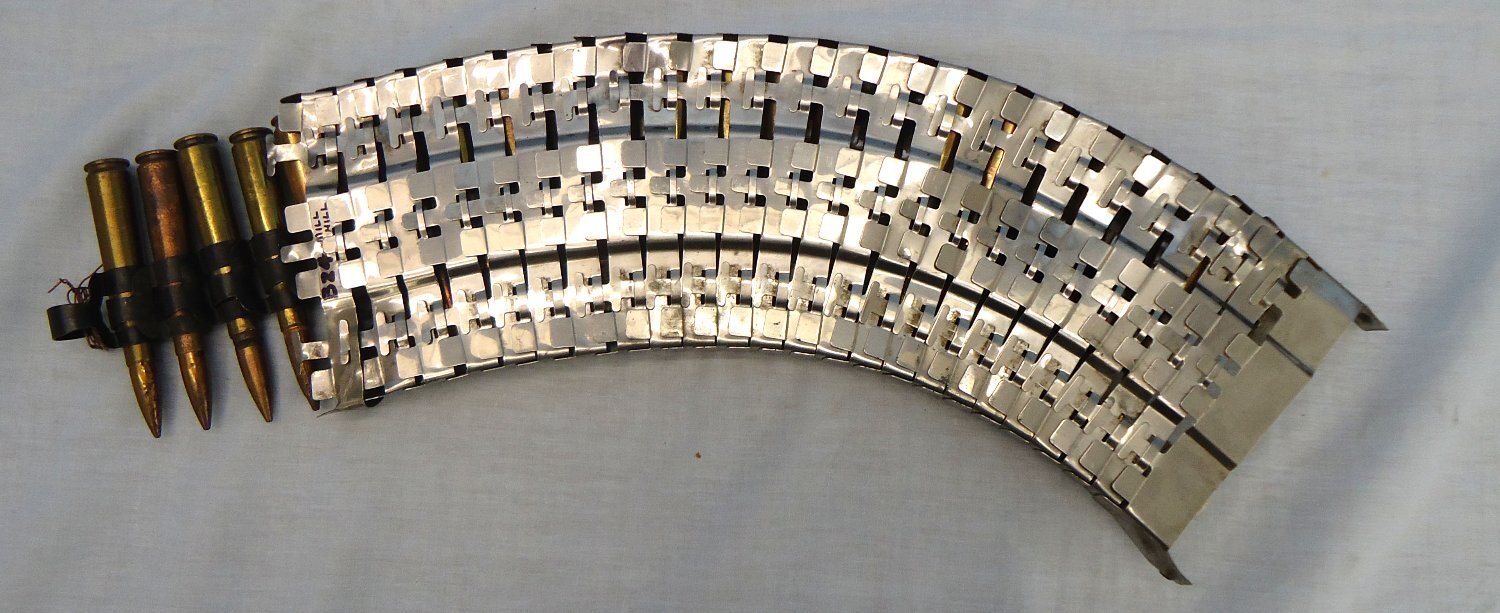 Browning INERT DEACTIVATED. WW2, Lockheed Liberator Articulated Ammunition Feed & 22 Inert Rounds of ½ Inch Browning Ammunition. Sn - 22846:86 Antique & Militaria