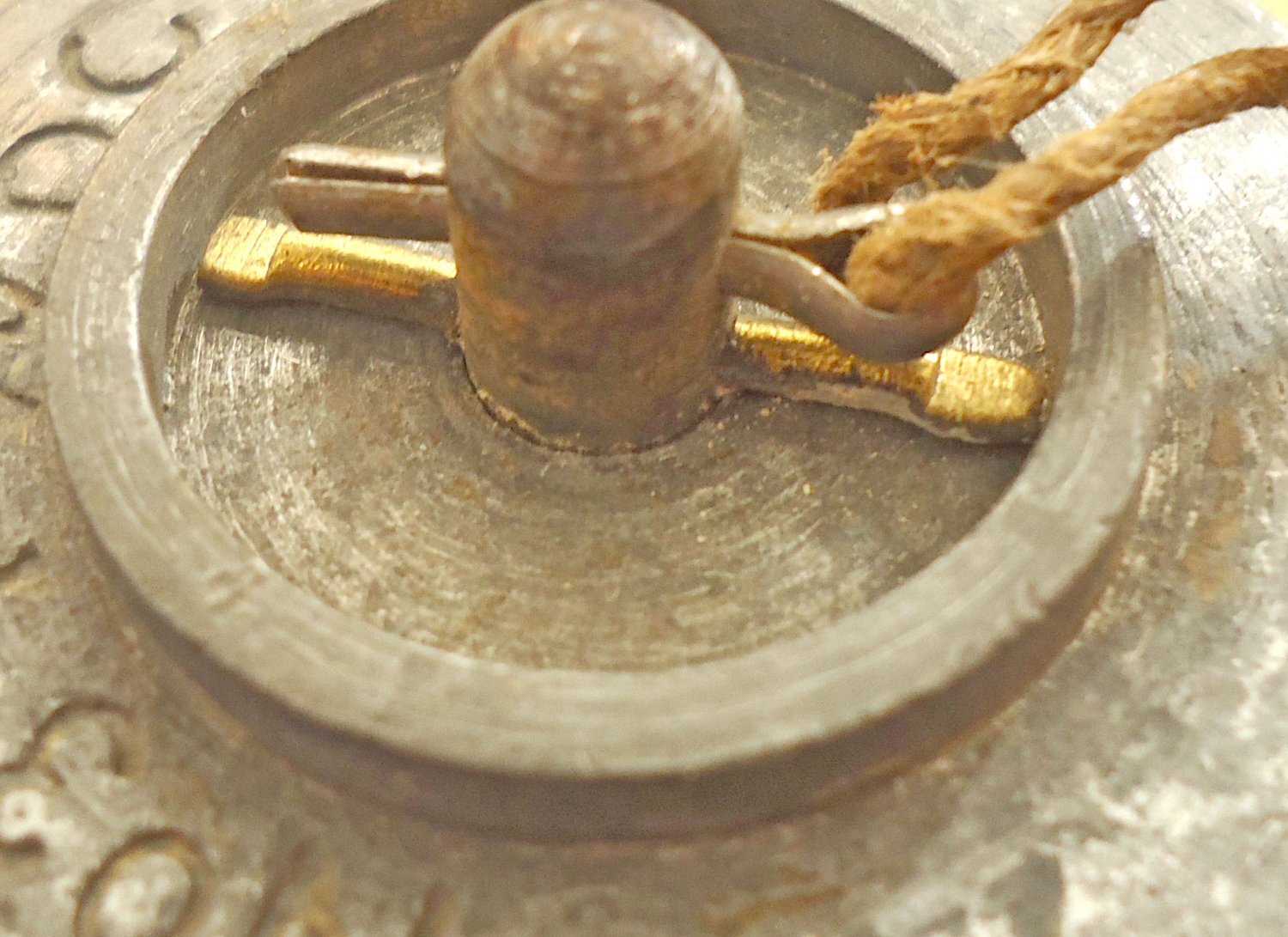 INERT DEACTIVATED. British WW2, 1942 Dated British No 3 Mark 1 Anti Tank Mine Fuze Made by WDC. - O 2212 INERT DEACTIVATED. British WW2, 1942 Dated British No 3 Mark 1 Anti Tank Mine Fuze Made by WDC. - O 2212  Other Ammunition 