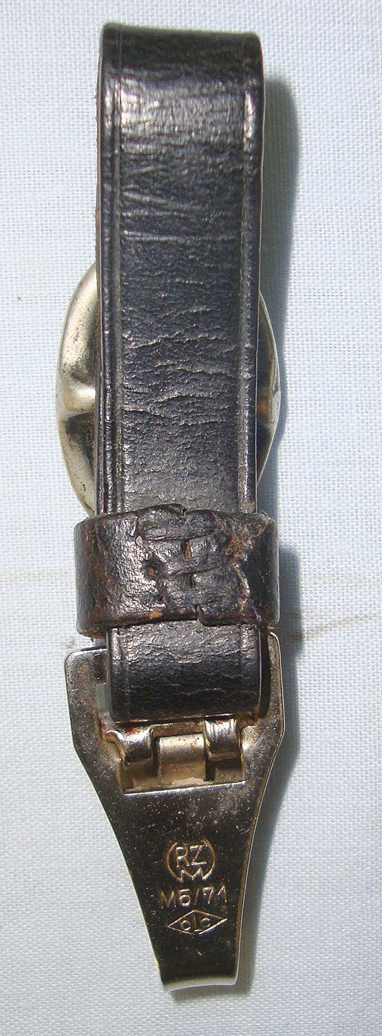  ORIGINAL**INTERMEDIATE PRODUCTION**RARE**WW2 Era Nazi German 1933 Pattern SS Man’s & NSKK Daggers Black Leather Belt Hanger With Nickel Plated Buckle & OLC (Overhoff & Cie Lüdenscheid) Maker & M5/71 Marked Sprung Clip. Sn 23245:1 Dagger