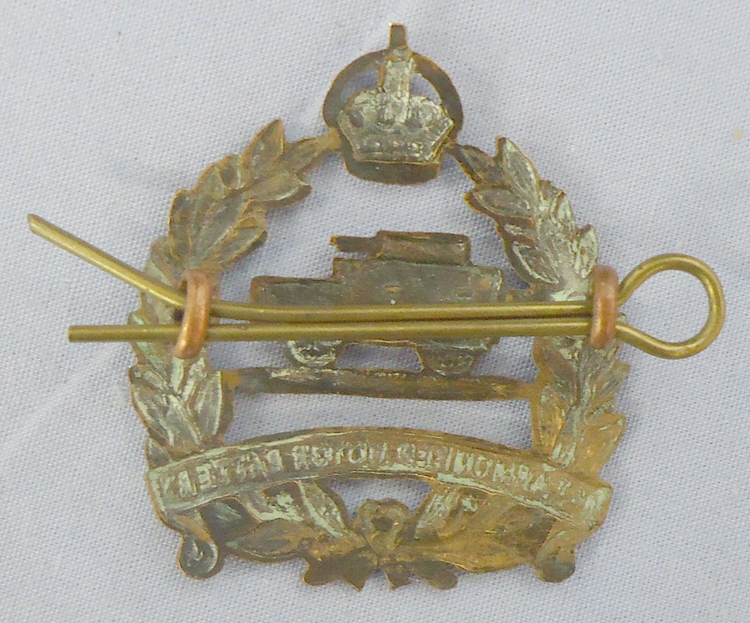  Scarce* British 1st Armoured Motor Battery Cap Badge Circa.1915. BA 901. Scarce* British 1st Armoured Motor Battery Cap Badge Circa.1915. BA 901.  Antique & Militaria