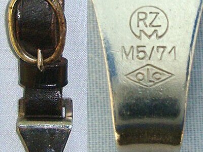 ORIGINAL**INTERMEDIATE PRODUCTION**RARE**WW2 Era Nazi German 1933 Pattern SS Man’s & NSKK Daggers Black Leather Belt Hanger With Nickel Plated Buckle & OLC (Overhoff & Cie Lüdenscheid) Maker & M5/71 Marked Sprung Clip. Sn 23246:1 Dagger