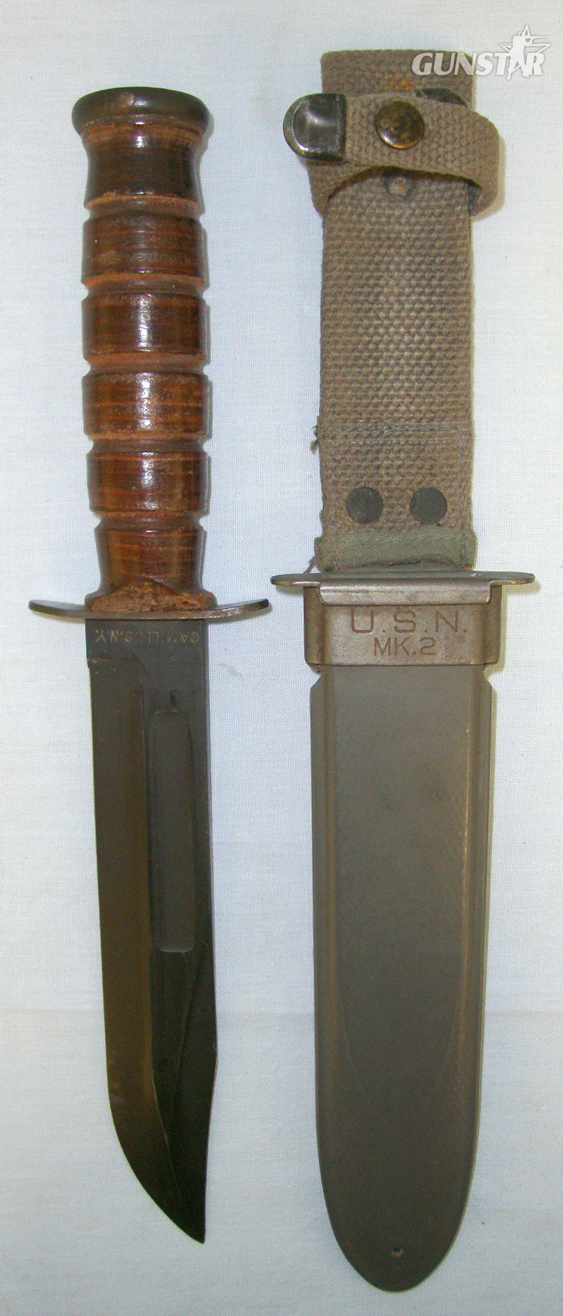 MINT**WW2 USN MK 2 (United States Navy Mark 2) Camillus NY (Cutlery Company New York) Ka-Bar Fighting Knife With USN Mark 2 Grey Plastic Scabbard By BM Co (Beckwith Manufacturing Company & VP (Victory Plastics). Sn 20880 Knive in 