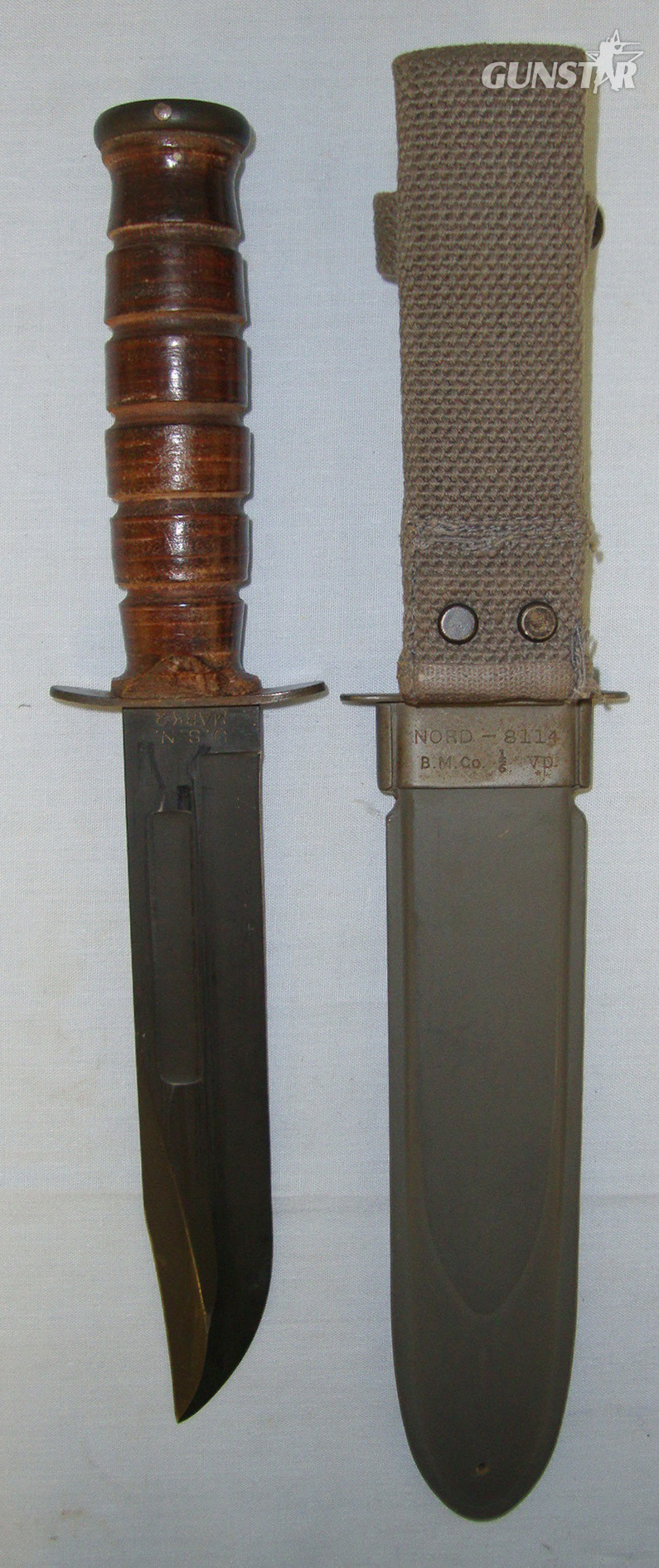  MINT**WW2 USN MK 2 (United States Navy Mark 2) Camillus NY (Cutlery Company New York) Ka-Bar Fighting Knife With USN Mark 2 Grey Plastic Scabbard By BM Co (Beckwith Manufacturing Company & VP (Victory Plastics). Sn 20880 Knive