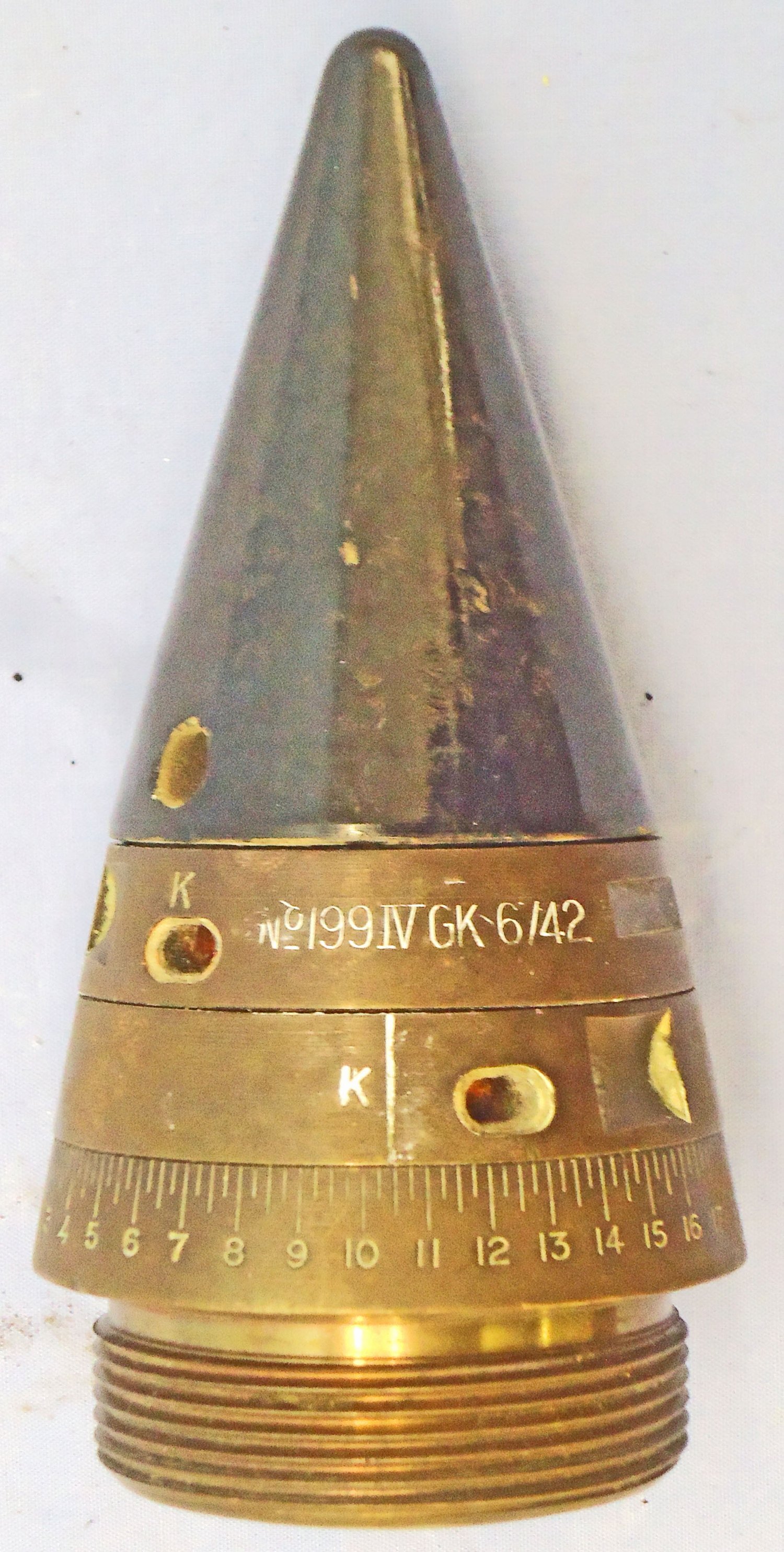 INERT DEACTIVATED. British, WW2, 1942 Dated, Strippable, No 199 Mk IV Time Fuze For The British 3.7 Inch Anti-aircraft Gun. - O 2122 INERT DEACTIVATED. British, WW2, 1942 Dated, Strippable, No 199 Mk IV Time Fuze For The British 3.7 Inch Anti-aircraft Gun. - O 2122  Other Ammunition - {CATEGORY} in 
