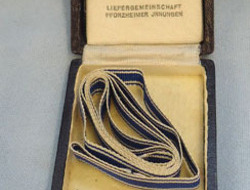 WW2 German Mint Mothers Cross In Gold. WW2 German Mint Mothers Cross In Gold. Other Accessory