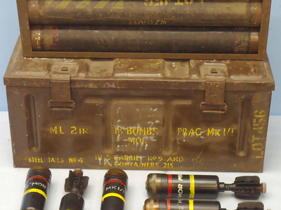 DEACTIVATED INERT. Unfired Original Full Carrying Case of Six (6), 1944 Dated British 2 Inch Practice (High Explosive) Mortar Reissued In 1952 In Transit Tube and the original 1944 Dated No.9 Carrying Case & No.B167A Steel Outer Case. - O 1708 DEACTIVATED INERT. Unfired Original Full Carrying Case of Six (6), 1944 Dated British 2 Inch Practice (High Explosive) Mortar Reissued In 1952 In Transit Tube and the original 1944 Dated No.9 Carrying Case & No.B167A Steel Outer Case. - O 1708  Other