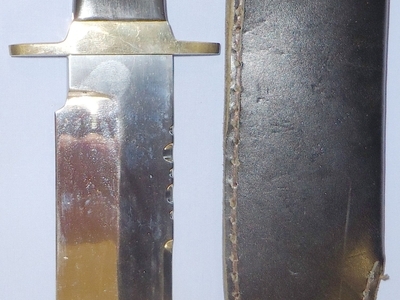 J.E. Middleton & Sons, Sheffield Large Hand Made Bowie Knife with Polished Buffalo Horn Scales, Embossed Mythical Beast Hybrid ‘Horse/ Alligator’ Brass Pommel & Scabbard. - ED 2195 Hunting Knive