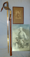 QUALITY MAKER**Boer War Era British Robert Mole & Sons Birmingham 1897 Pattern Rifle Brigade Officers Sword With Etched Blade Number M2697 Press Stud Hilt Fitting With Acorn, Scabbard & Period Photograph Of An Officer In Uniform With Sword Sword