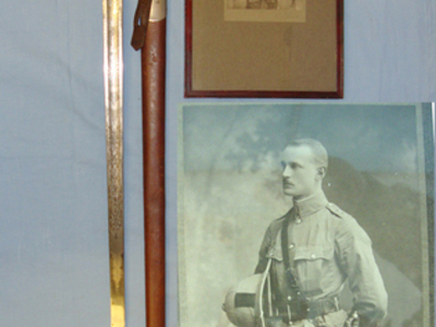 QUALITY MAKER**Boer War Era British Robert Mole & Sons Birmingham 1897 Pattern Rifle Brigade Officers Sword With Etched Blade Number M2697 Press Stud Hilt Fitting With Acorn, Scabbard & Period Photograph Of An Officer In Uniform With Sword Sword