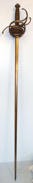 Elizabethan Era Italian Renaissance Form Rapier Sword With Early Swept Hilt. Sword in 