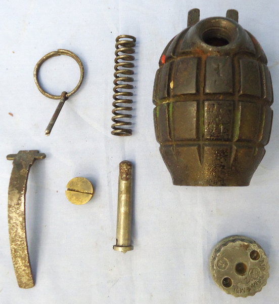  INERT DEACTIVATED WW2 1942 Dated Mills No 36M MK1, Hand Grenade. - O 1758 INERT DEACTIVATED WW2 1942 Dated Mills No 36M MK1, Hand Grenade. - O 1758  Other Ammunition