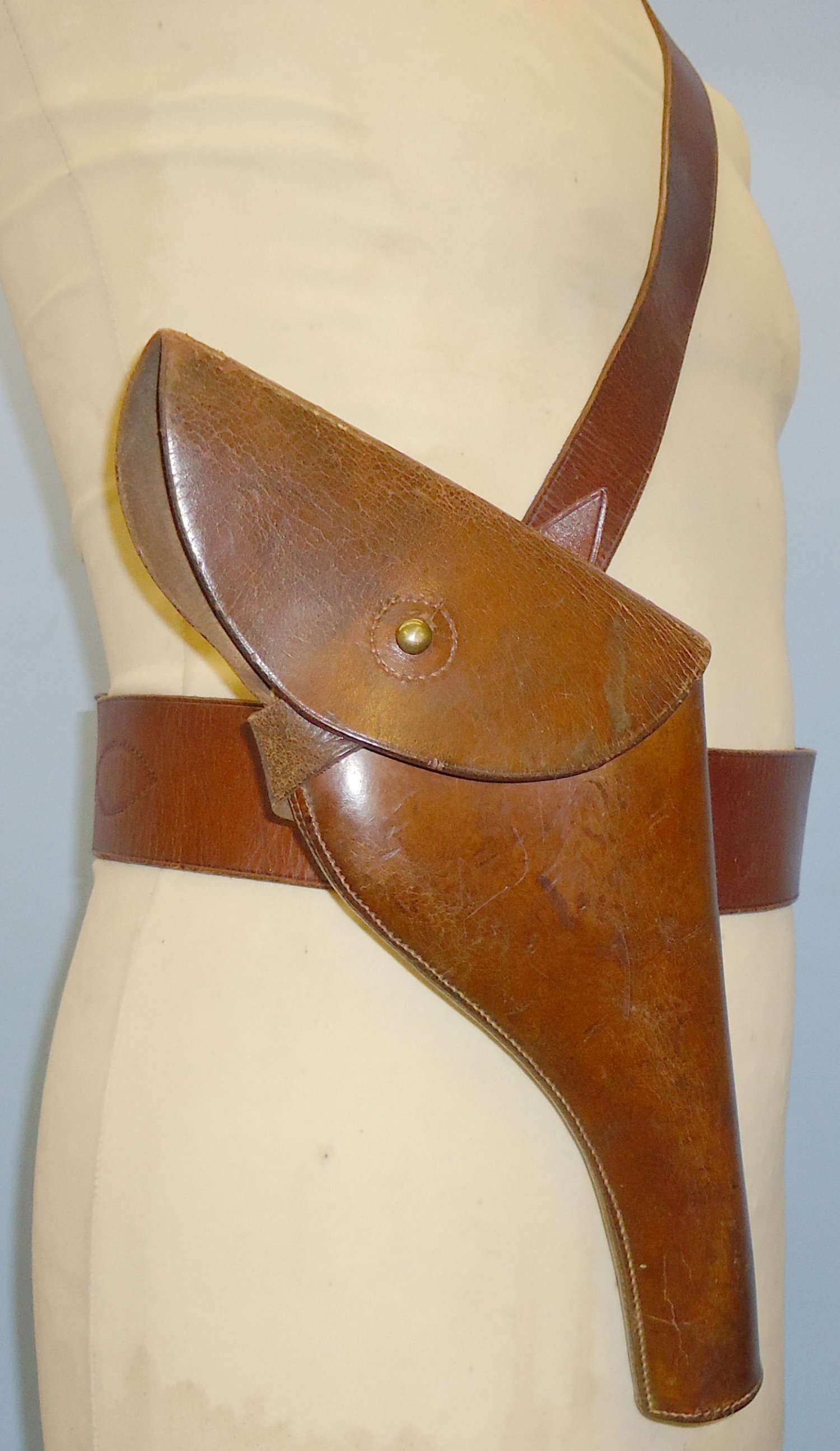 WW2 British Officer\'s Sam Browne Belt Holster for the Webley Service Revolver Mk VI and Shoulder Strap. L 345. WW2 British Officer's Sam Browne Belt Holster for the Webley Service Revolver Mk VI and Shoulder Strap. L 345.  Antique & Militaria