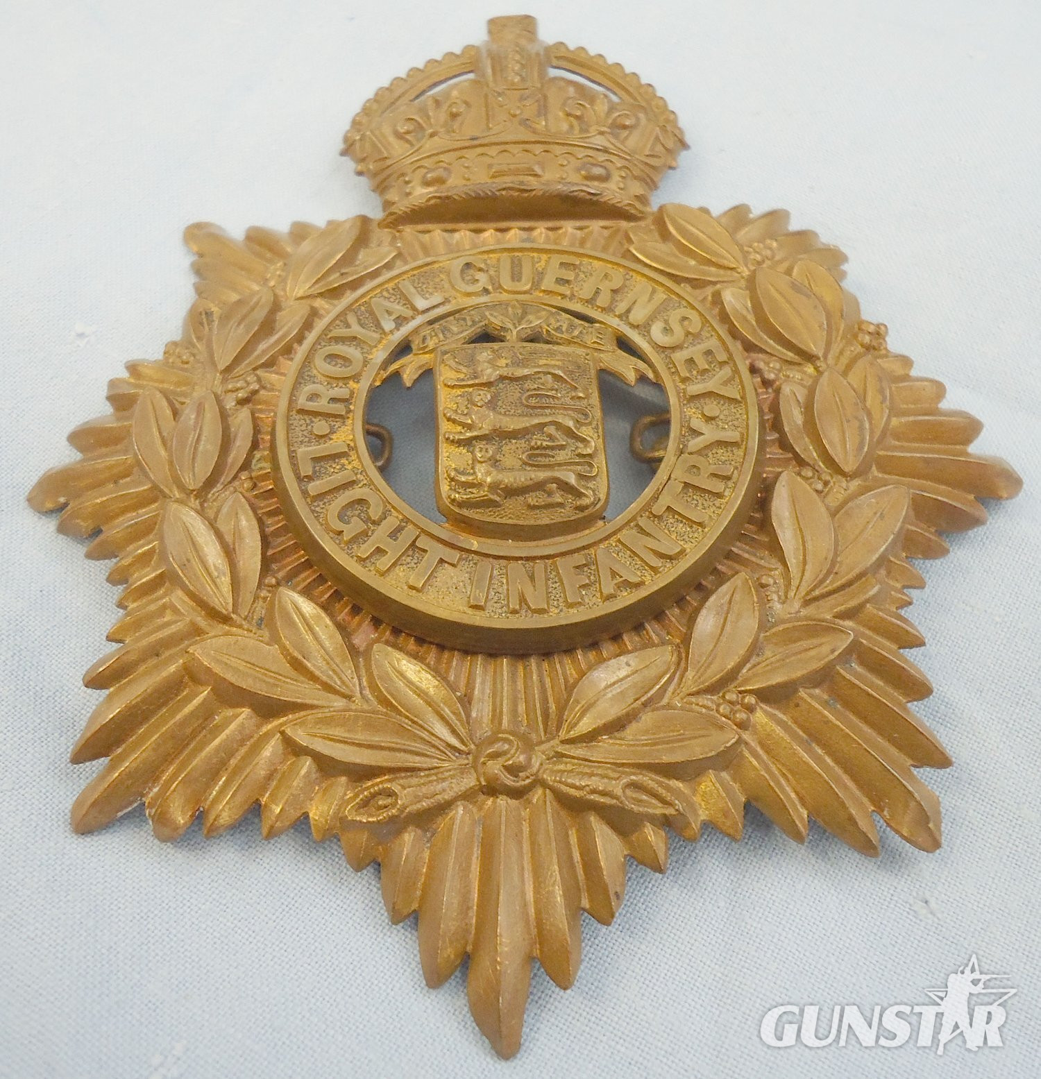  Royal Guernsey Light Infantry Helmet Plate. BA 880. Royal Guernsey Light Infantry Helmet Plate. BA 880.  Antique & Militaria
