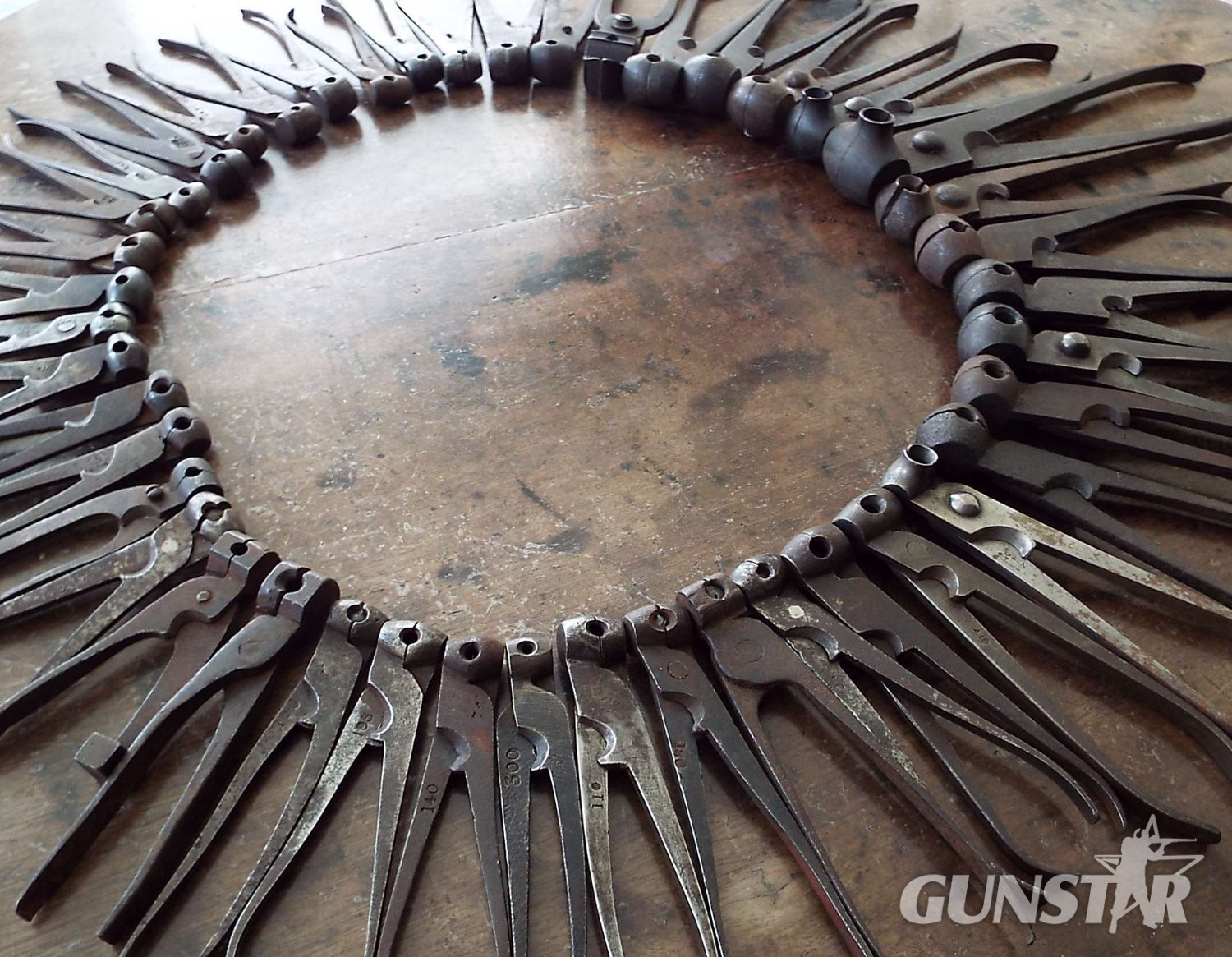Antique & Militaria in 