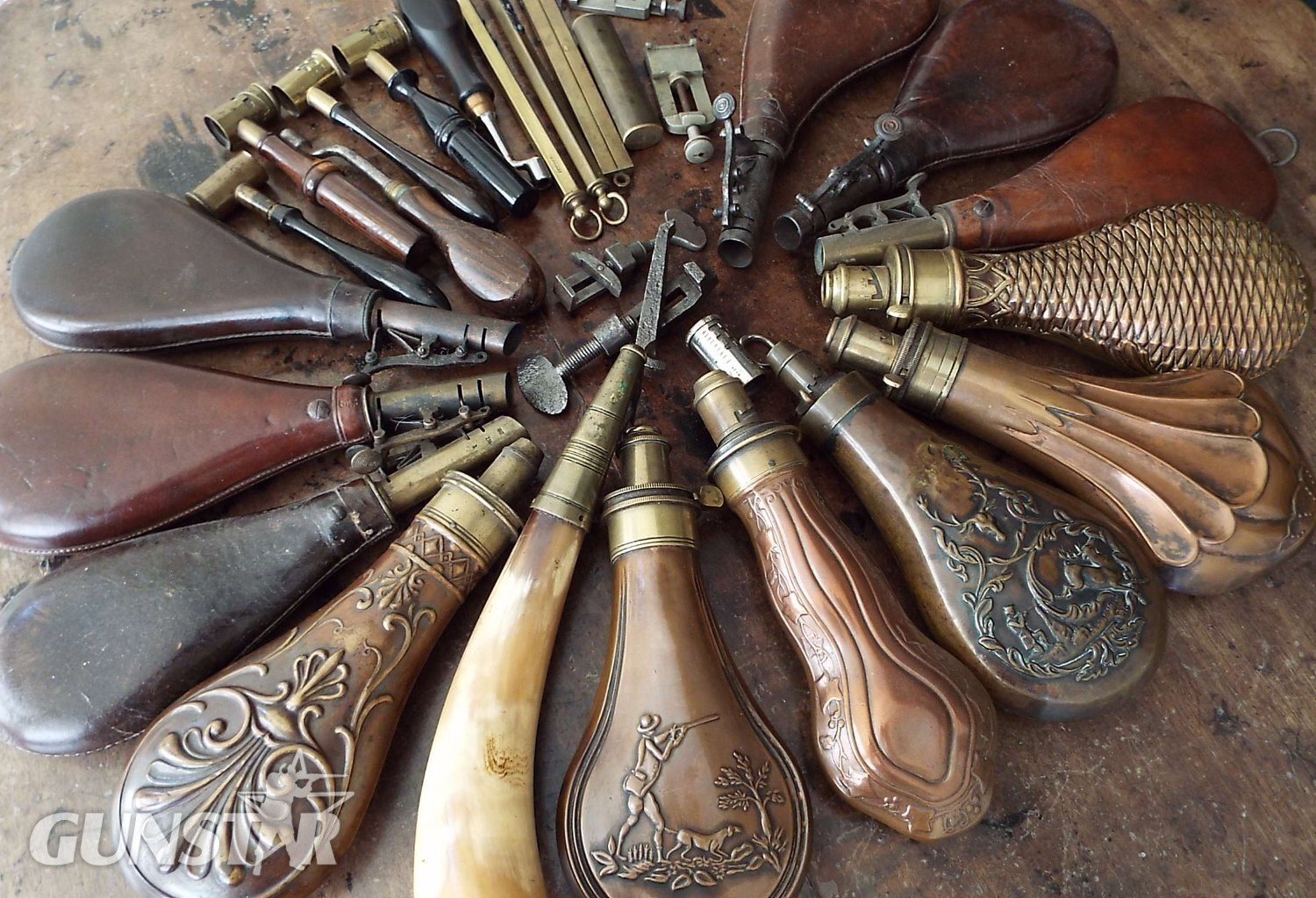 Antique & Militaria in 