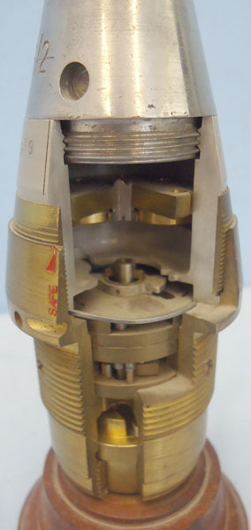 INERT DEACTIVATED. Unfired Quarter Sectioned British No 208 Mk 6/2 Clockwork Fus INERT DEACTIVATED. Unfired Quarter Sectioned British No 208 Mk 6/2 Clockwork Fus Antique & Militaria