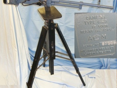 WW2 Era British Air Ministry Williamson Co. London & Reading Air Gunner / Pilot Training G45 Electric Camera Gun, With Film Cassette & Later Display Tripod By Gandolfi London Antique & Militaria