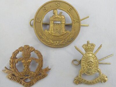 3 Cap Badges* Middlesex Regiment, Hampshire Yeomanry and Essex Regiment Glengarry Badge. BA 902. 3 Cap Badges* Middlesex Regiment, Hampshire Yeomanry and Essex Regiment Glengarry Badge. BA 902.  Antique & Militaria