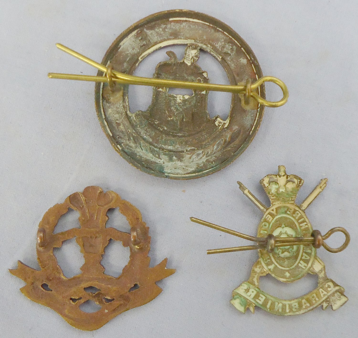  3 Cap Badges* Middlesex Regiment, Hampshire Yeomanry and Essex Regiment Glengarry Badge. BA 902. 3 Cap Badges* Middlesex Regiment, Hampshire Yeomanry and Essex Regiment Glengarry Badge. BA 902.  Antique & Militaria