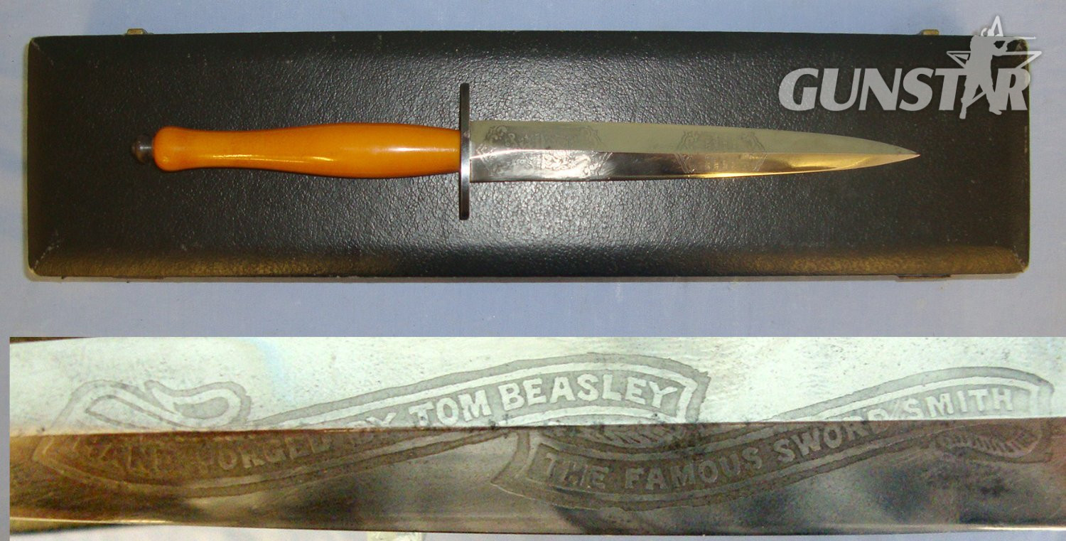 CASED****RARE**C1948 2 PANEL VERSION**Wilkinson Sword, Etched Banner ‘Hand Forged By Tom Beasley The Famous Sword Smith’ Fairbairn Sykes FS Fighting Knife With Correct 2 Etched & Blued Panels Hand Drawn Blade. Sn 21967:7 Knive
