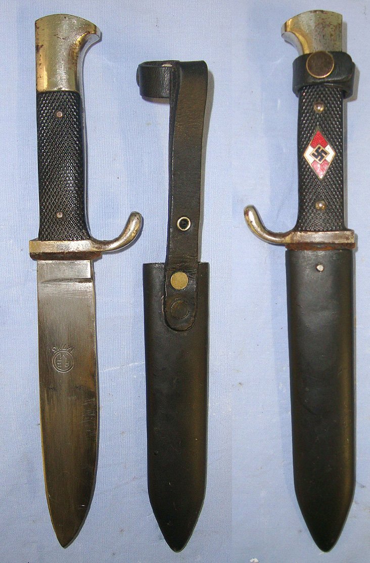  WW2 Production Nazi German Hitler Youth 'HJ' Dagger By RZM M7/13 (Arthur Schüttelhofer & Co. Solingen-Wald) & Scabbard With Integral Frog. Sn 23484:99 Knive