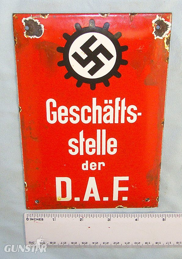 Antique & Militaria in 
