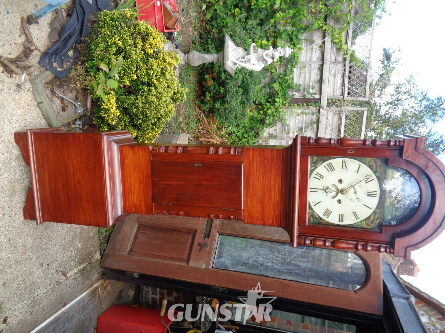 Antique & Militaria - {CATEGORY}
