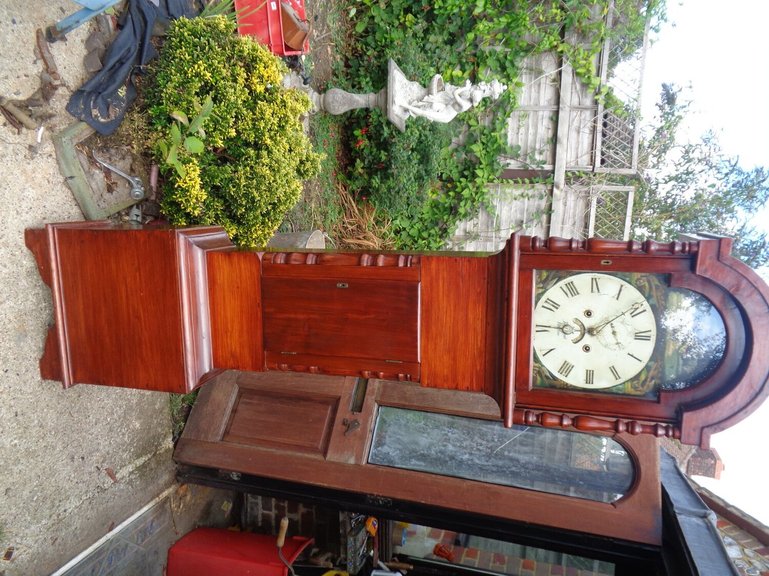 Antique & Militaria - {CATEGORY}