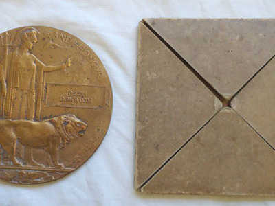 Death Plaque And Outer Sleeve To 711499 Driver Joseph Dowbakin Of The Royal Fiel  Death Plaque And Outer Sleeve To 711499 Driver Joseph Dowbakin Of The Royal Fie Other Accessory