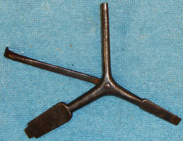  European/Continental Combination Tool for Percussion Rifles and Muskets. A 1094. European/Continental Combination Tool for Percussion Rifles and Muskets. A 1094. Antique & Militaria