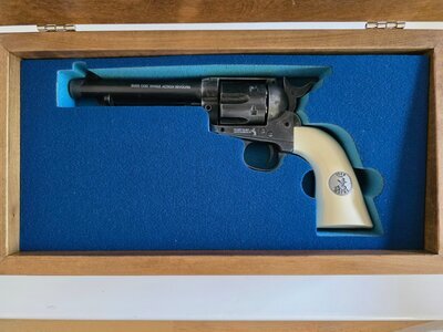 Umarex John Wayne 'Duke' Special limited edtion Colt SAA 45 .177