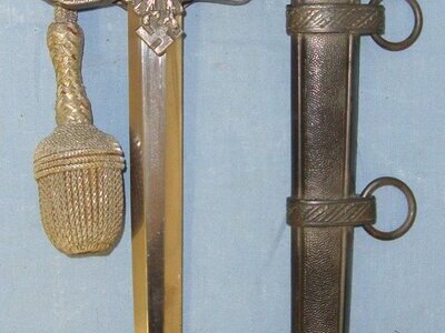 WW2 Era Nazi German Luftwaffe Hast & Uhthoff Dresden 2nd Pattern Officer\'s Dagger, Crossguard Period Engraved With Nazi Officer’s Initials ‘W.T’ & Bullion Cord, Portepee & Scabbard. Sn 22386 Dagger