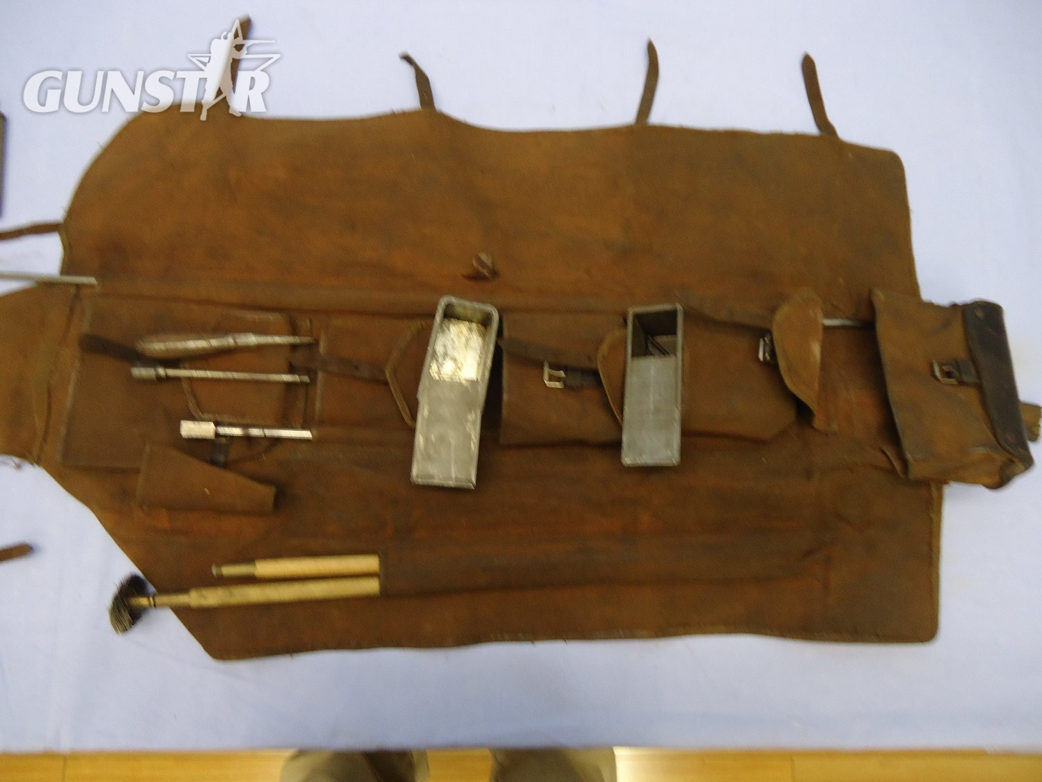 RARE** British, WW1, 1918 Dated Lewis Machine Gun Fields Tool with Leather Maintenance Kit Pouch. Canvas Holdall with Handles & Blue & White Formation Patch. Sn - 23200:1 RARE** British, WW1, 1918 Dated Lewis Machine Gun Fields Tool with Leather Maintenance Kit Pouch. Canvas Holdall with Handles & Blue & White Formation Patch. Sn - 23200:1 Various  Machine Gun - {CATEGORY}