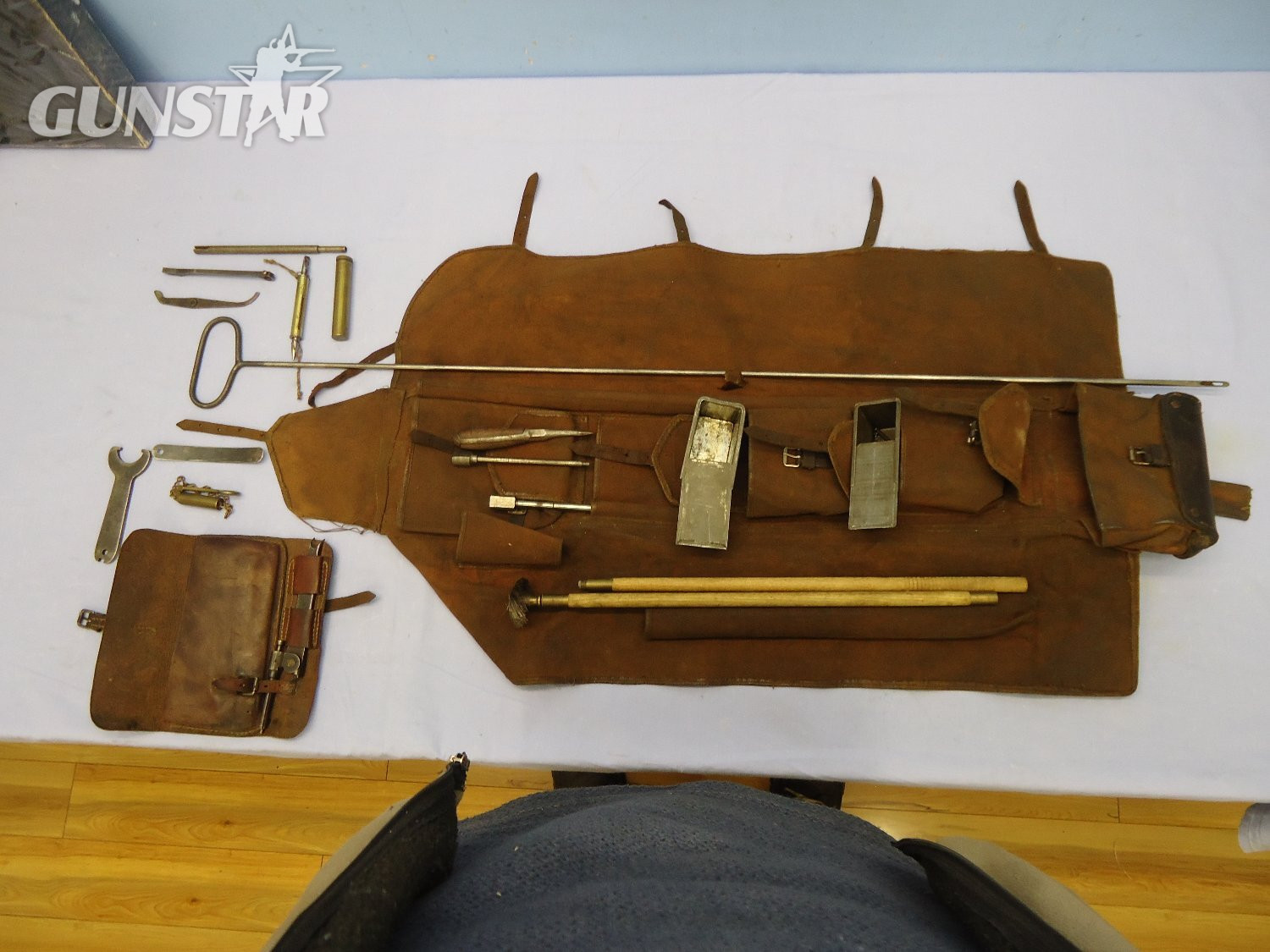 RARE** British, WW1, 1918 Dated Lewis Machine Gun Fields Tool with Leather Maintenance Kit Pouch. Canvas Holdall with Handles & Blue & White Formation Patch. Sn - 23200:1 RARE** British, WW1, 1918 Dated Lewis Machine Gun Fields Tool with Leather Maintenance Kit Pouch. Canvas Holdall with Handles & Blue & White Formation Patch. Sn - 23200:1 Various  Machine Gun 