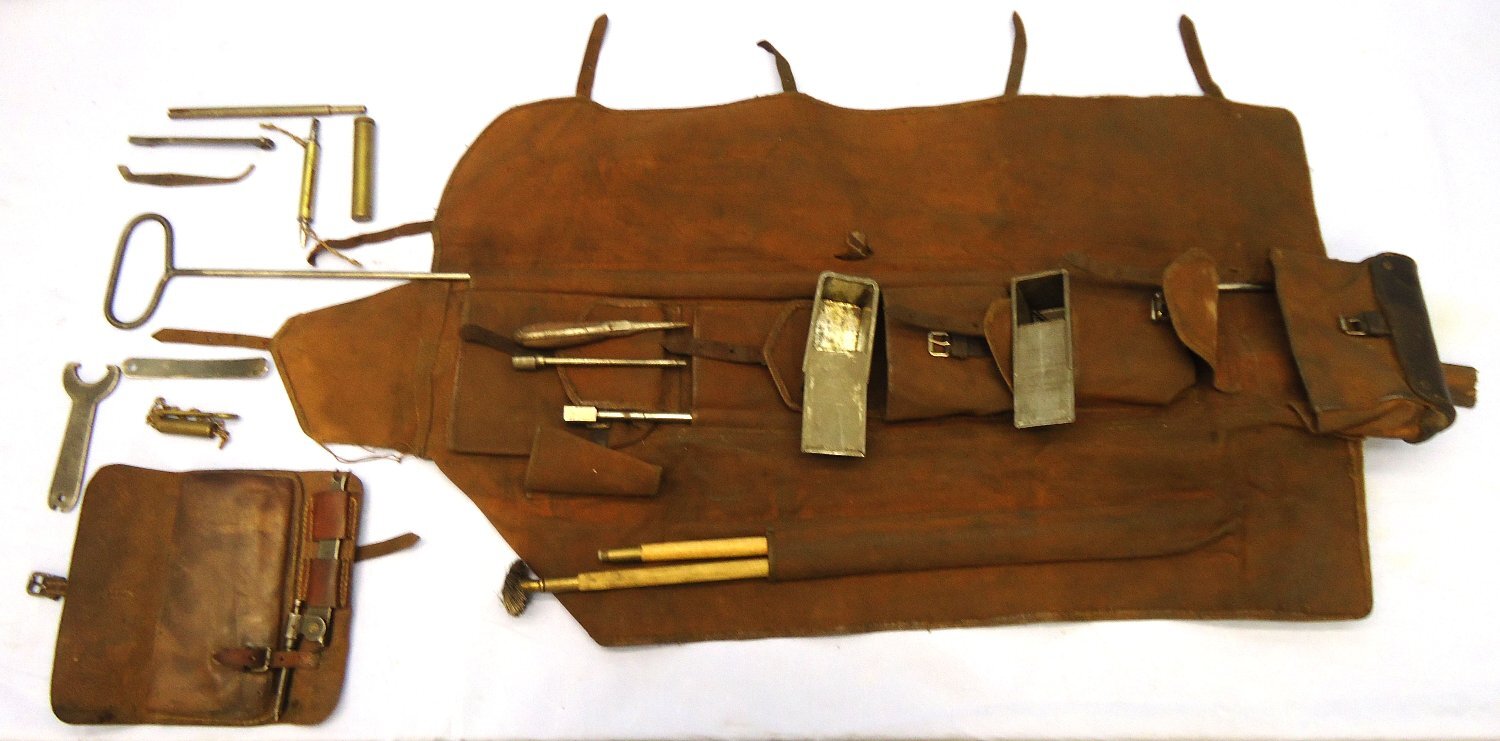 RARE** British, WW1, 1918 Dated Lewis Machine Gun Fields Tool with Leather Maintenance Kit Pouch. Canvas Holdall with Handles & Blue & White Formation Patch. Sn - 23200:1 Various Machine Gun - {CATEGORY} in 