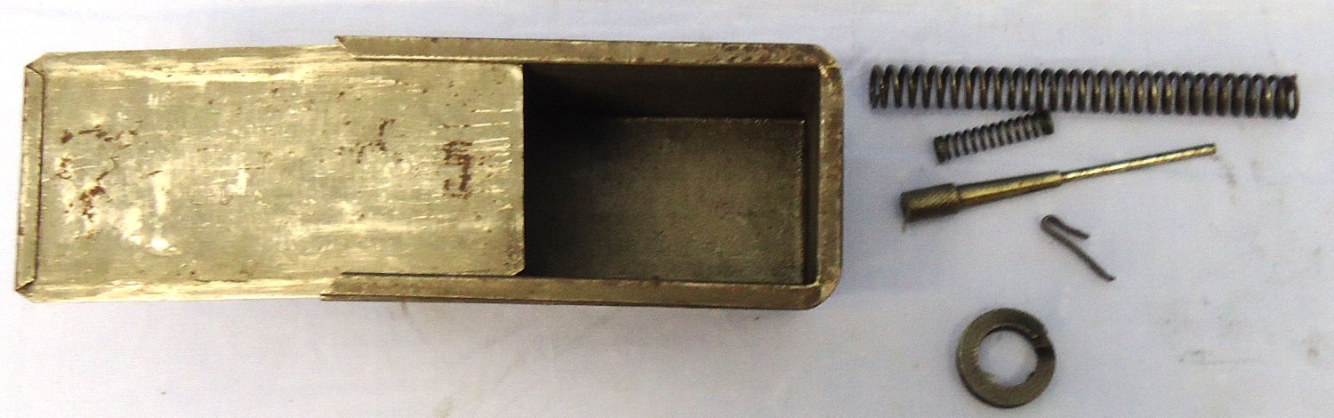 {CATEGORY} - RARE** British, WW1, 1918 Dated Lewis Machine Gun Fields Tool with Leather Maintenance Kit Pouch. Canvas Holdall with Handles & Blue & White Formation Patch. Sn - 23200:1 Various Machine Gun
