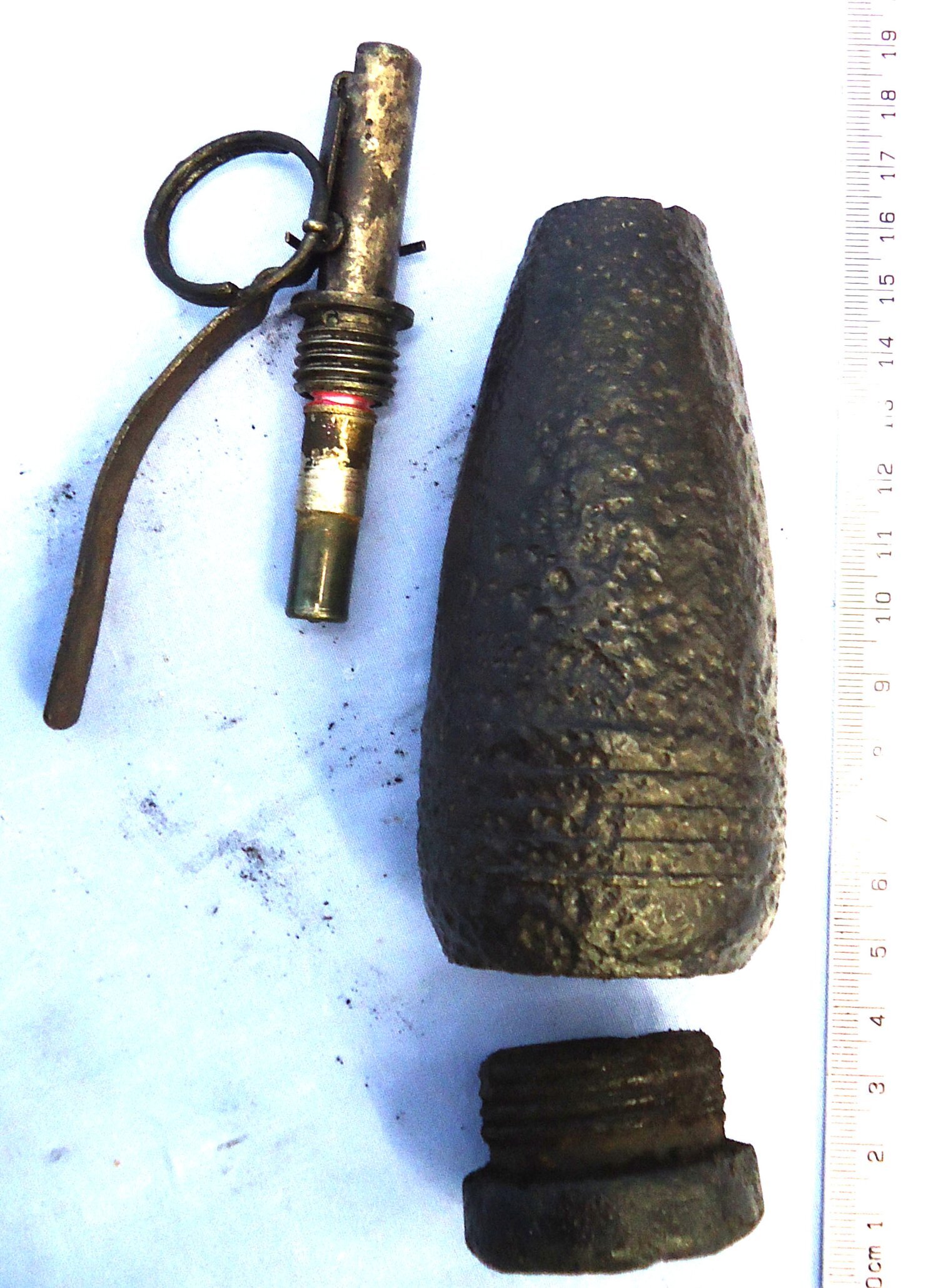 DEACTIVATED INERT. Vietnam War Era Communist Improvised Hand Grenade from the Body of an American 50mm Mortar Body. O 2406 - O 2406 DEACTIVATED INERT. Vietnam War Era Communist Improvised Hand Grenade from the Body of an American 50mm Mortar Body. O 2406 - O 2406 Various Other Ammunition
