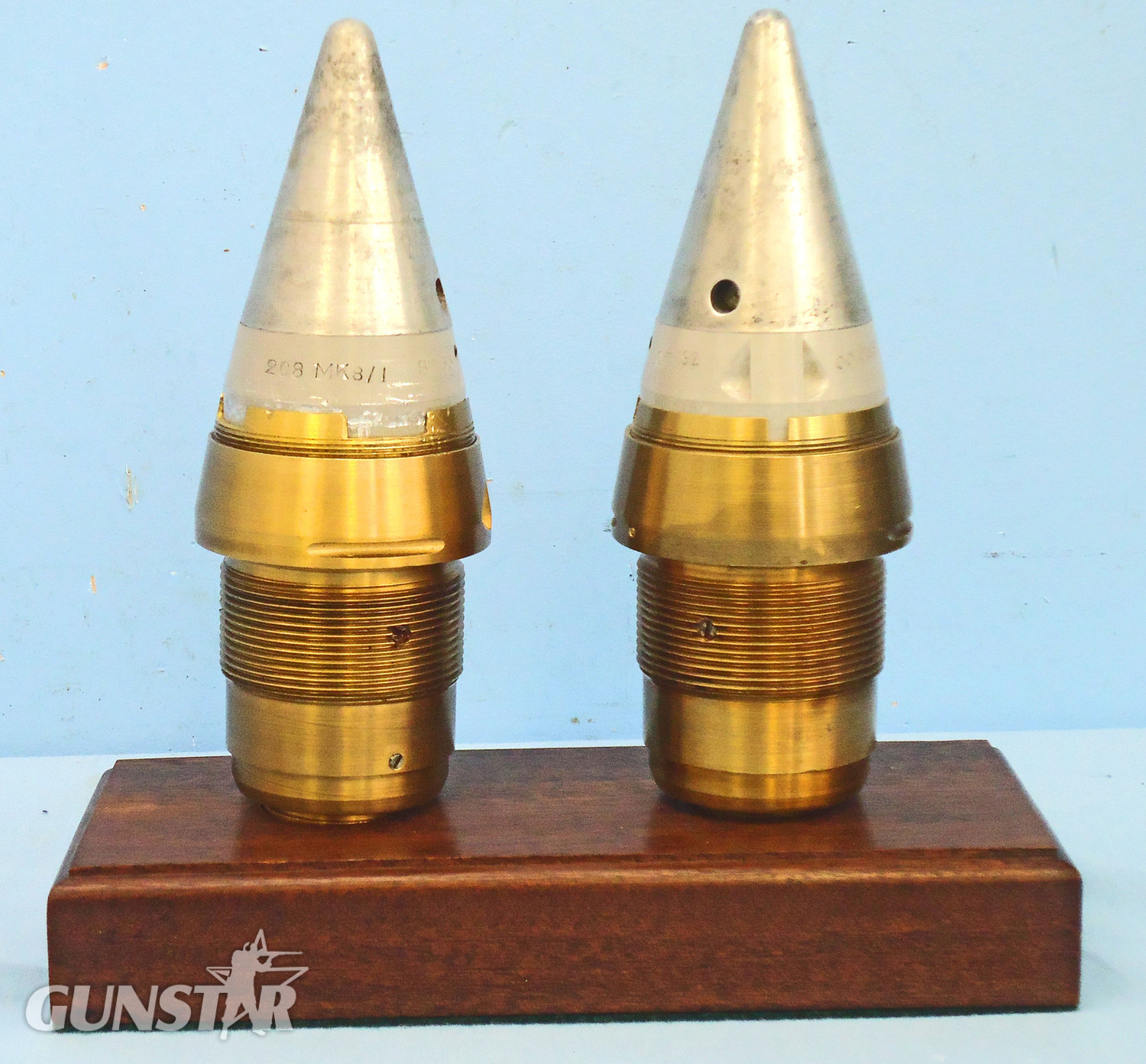 INERT. Pair Of Unfired British No 208 Mk 6/2 Clockwork Fuzes Converted To No 208 Mk 8/1 Fuzes. One In A Quarter Section & One Unsectioned For The British 3.7, 4.5 & 5.25 Inch Anti-aircraft Gun. Inch Anti-aircraft Guns On A Mahogany Display Plinth. - O 195 INERT. Pair Of Unfired British No 208 Mk 6/2 Clockwork Fuzes Converted To No 208 Mk 8/1 Fuzes. One In A Quarter Section & One Unsectioned For The British 3.7, 4.5 & 5.25 Inch Anti-aircraft Gun. Inch Anti-aircraft Guns On A Mahogany Display Plinth. - O 195  Other Ammunition