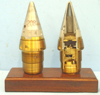 INERT. Pair Of Unfired British No 208 Mk 6/2 Clockwork Fuzes Converted To No 208 Mk 8/1 Fuzes. One In A Quarter Section & One Unsectioned For The British 3.7, 4.5 & 5.25 Inch Anti-aircraft Gun. Inch Anti-aircraft Guns On A Mahogany Display Plinth. - O 195 INERT. Pair Of Unfired British No 208 Mk 6/2 Clockwork Fuzes Converted To No 208 Mk 8/1 Fuzes. One In A Quarter Section & One Unsectioned For The British 3.7, 4.5 & 5.25 Inch Anti-aircraft Gun. Inch Anti-aircraft Guns On A Mahogany Display Plinth. - O 195  Other