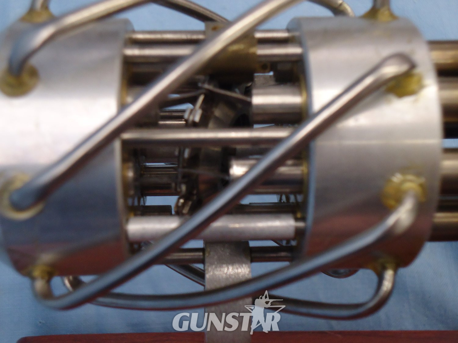 Antique & Militaria - {CATEGORY}