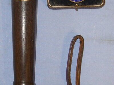 RARE**WW1 Era 1914-1919, Manchester Special Constable\'s Lignum Vitae Tropical Hardwood Polychrome Decorated Presentation Truncheon By J Tyzack & Son Sheffield With King’s Crown, Heraldic Arms & Associated Cased KC City Of Manchester SC\'s Pin Badge. Sn  Antique & Militaria