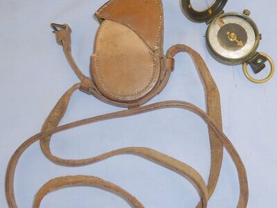 Cased, WW1 1917 British WD Officer\'s F-L Swiss Made Verner\'s Pattern MK VIII Military Marching Compass & WW1 1918 Brown Leather Case by C & R Brinsley with Shoulder Strap. MISC 826. Cased, WW1 1917 British WD Officer's F-L Swiss Made Verner's Pattern MK VIII Military Marching Compass & WW1 1918 Brown Leather Case by C & R Brinsley with Shoulder Strap. MISC 826.  Antique & Militaria