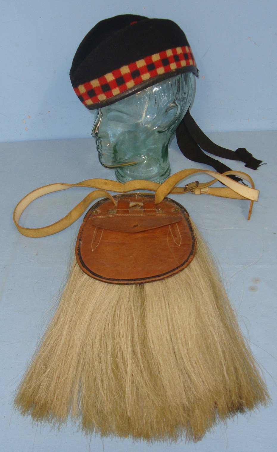  WW1 Era Scottish Gordon Highlanders Volunteer Battalions Other Ranks 2 Tassel Horse Hair Sporran With Leather Pouch & Regiment Badge, Period Leather Trimmed Glengarry Cap With Tassels. Sn 22553:9  Clothing